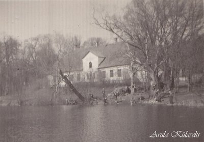 Arula mõisahäärber-koolimaja