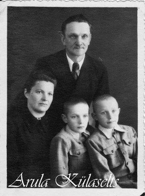 924. Jaan ja Leida Jaks poegadega Arno (vasakul) ja Endel